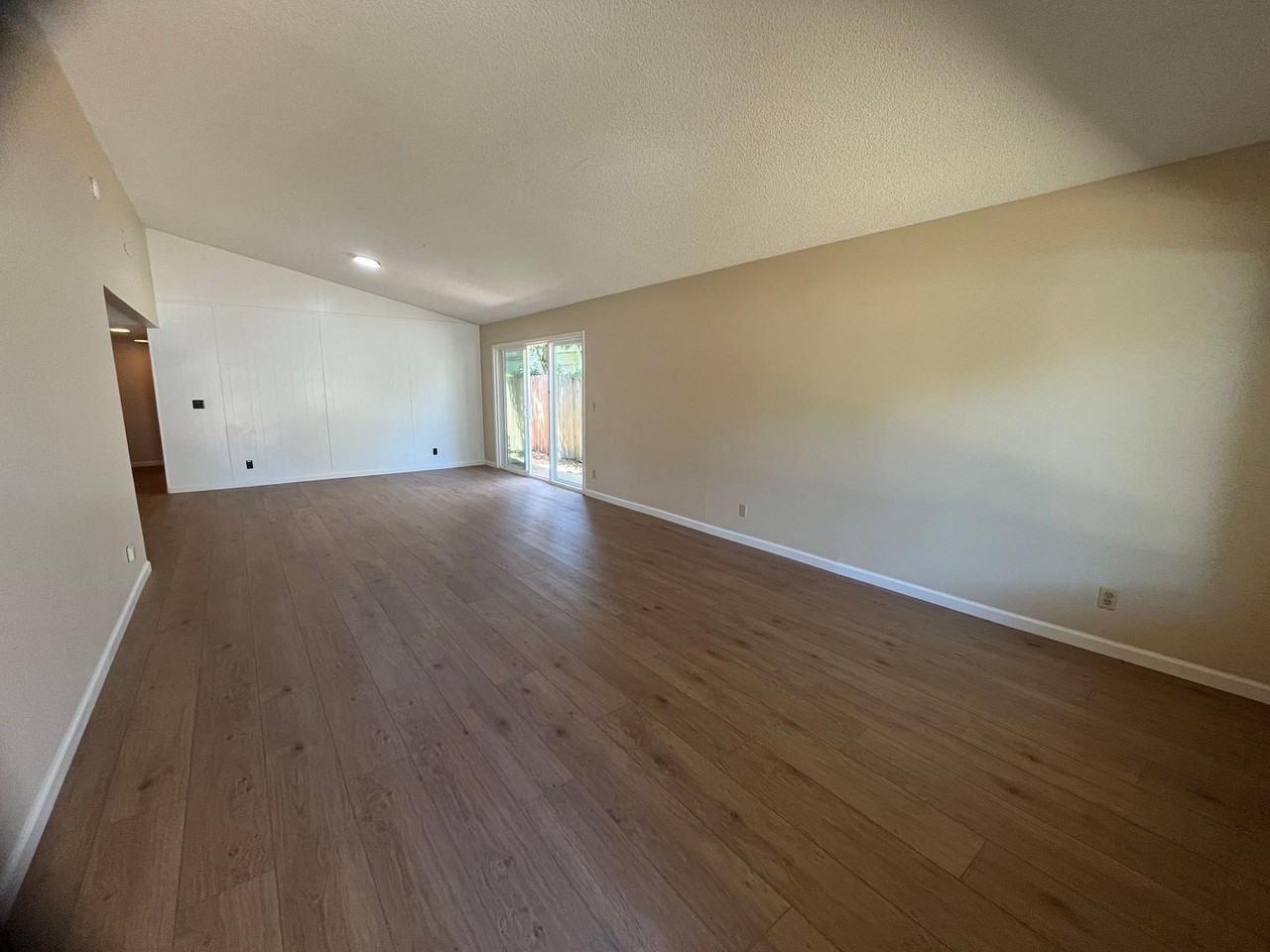 Cowell 4808-4810 - Photo 4 of 44