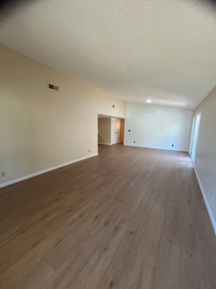 Cowell 4808-4810 - Photo 7 of 44