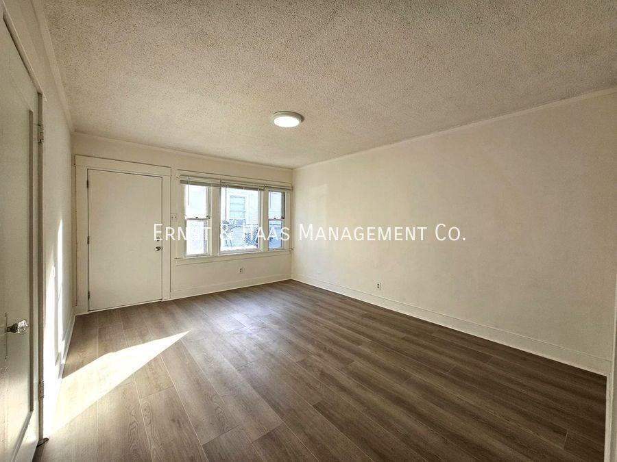 1145 Linden Ave - Photo 3 of 12