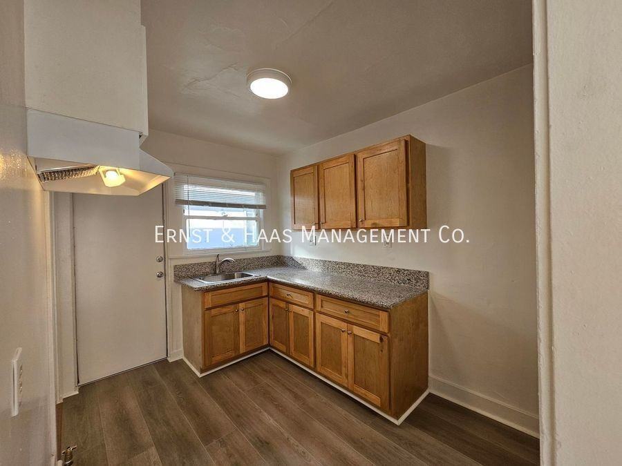 1145 Linden Ave - Photo 4 of 12