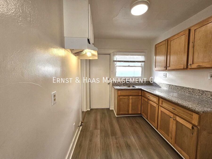 1145 Linden Ave - Photo 6 of 12
