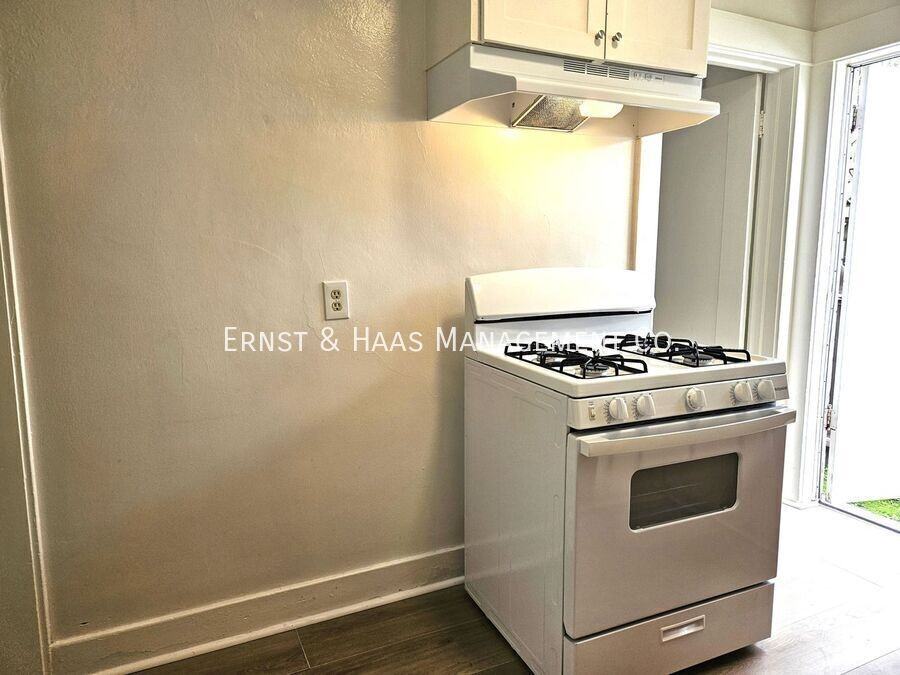 1145 Linden Ave - Photo 7 of 12