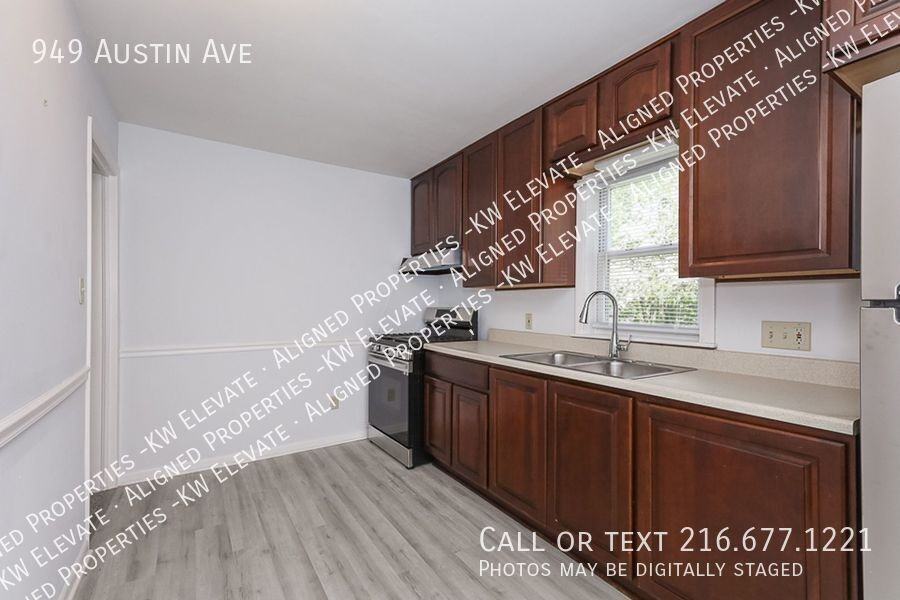 949 Austin Ave - Photo 2 of 27