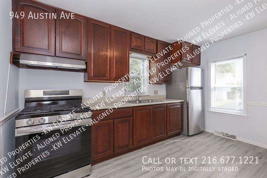 949 Austin Ave - Photo 4 of 27