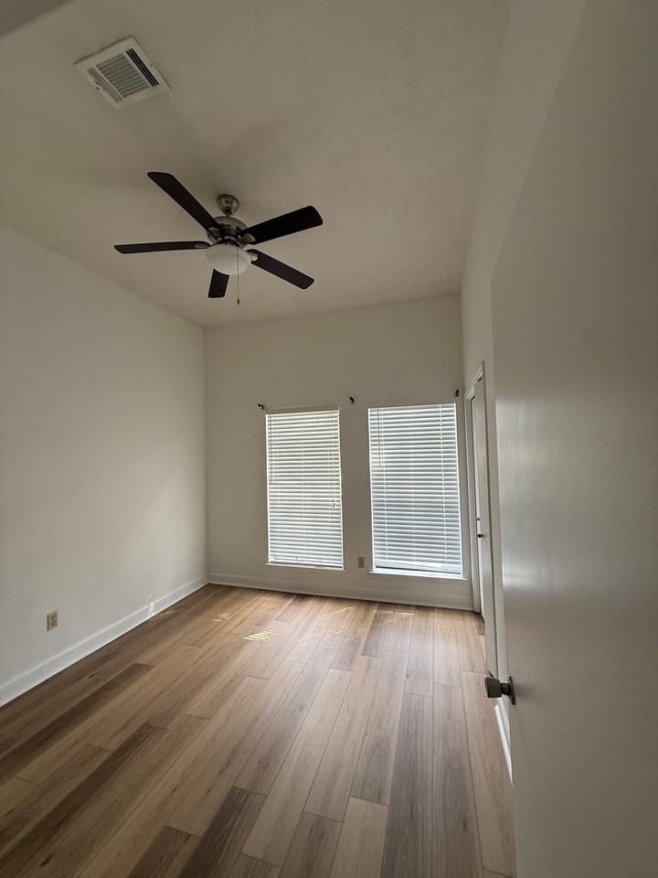 3211 Mesquite Dr - Photo 3 of 13