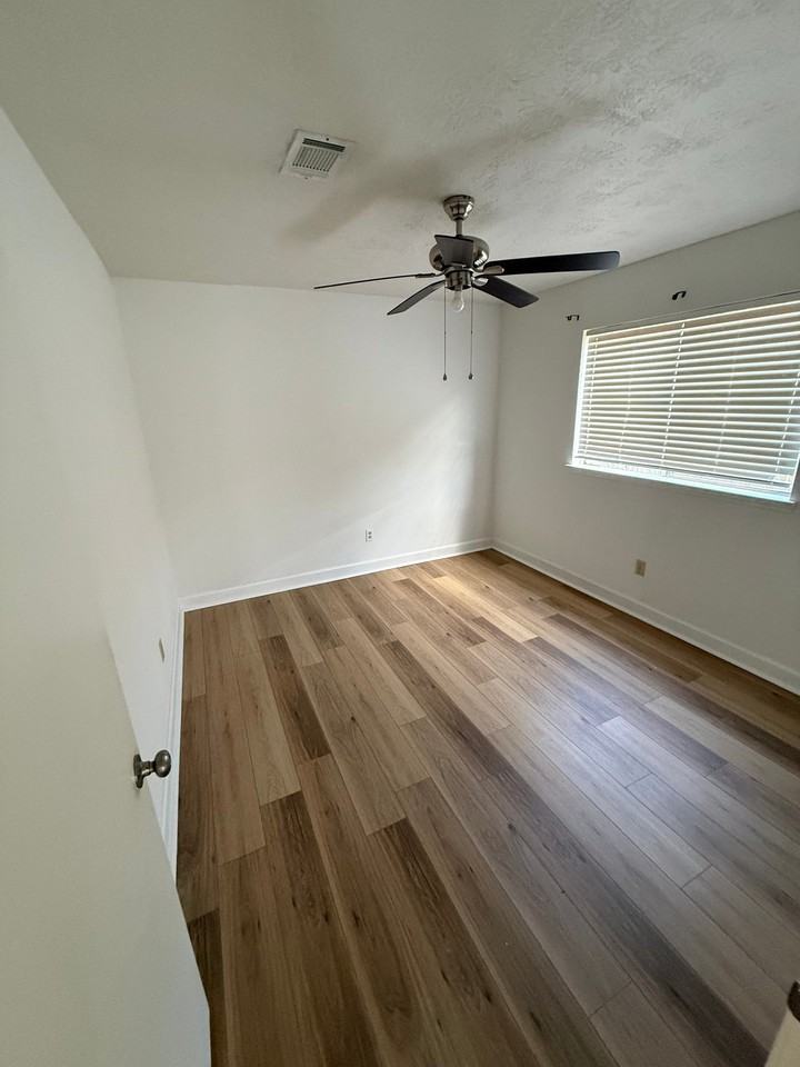 3211 Mesquite Dr - Photo 4 of 13