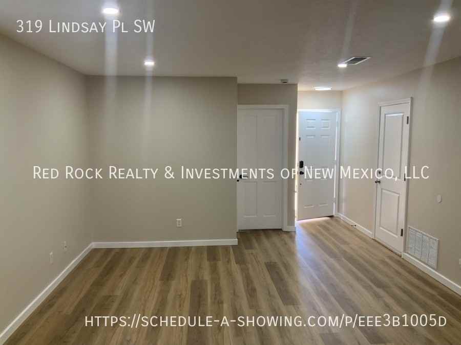 319 Lindsay Pl Sw - Photo 5 of 21