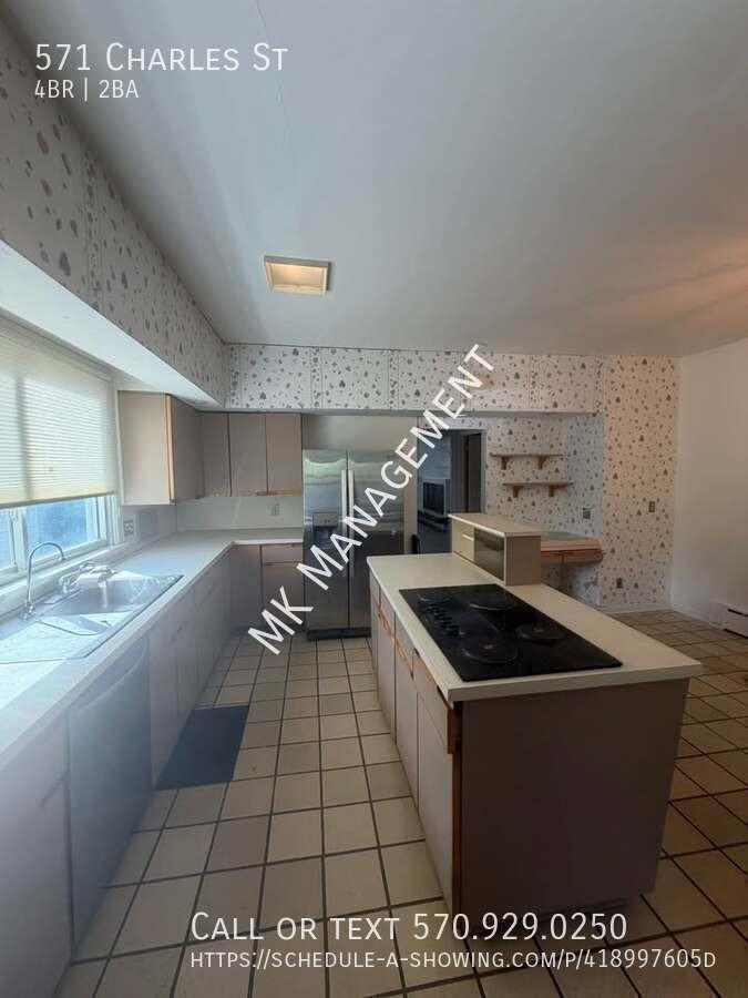 571 Charles Ave - Photo 6 of 43