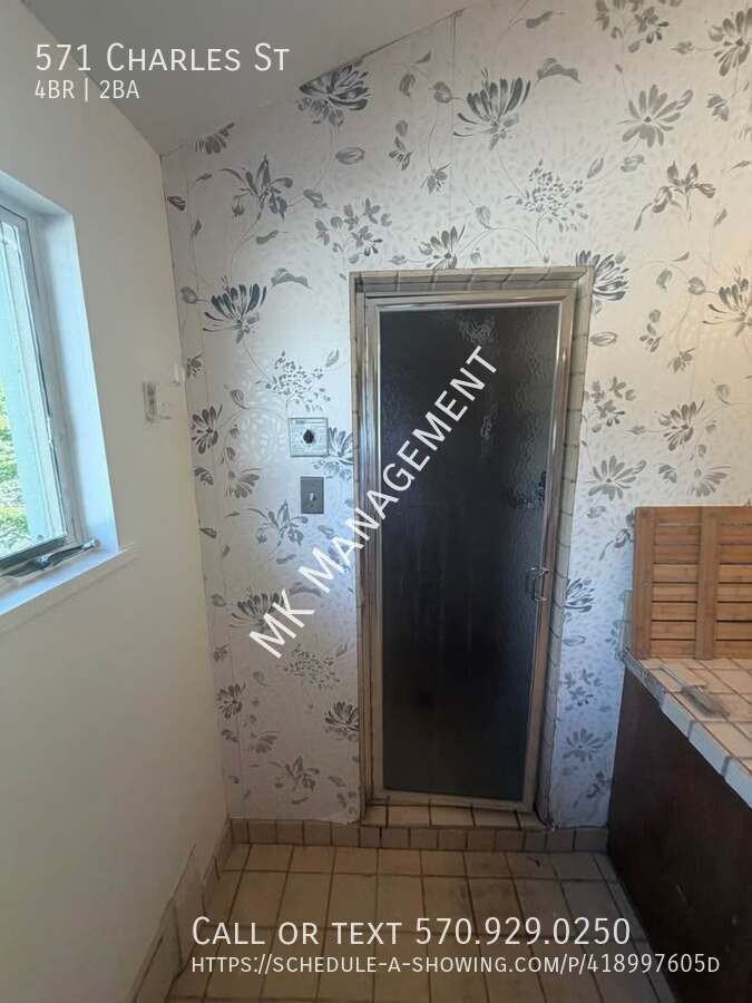 571 Charles Ave - Photo 7 of 43