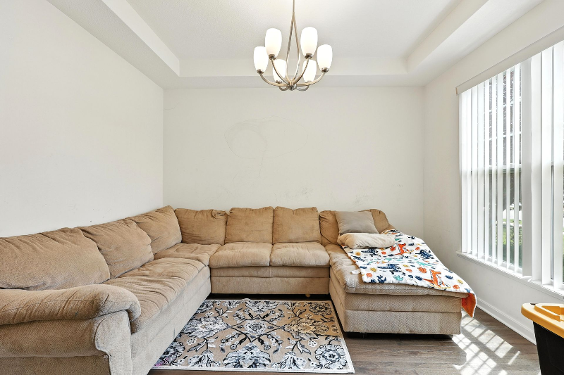 5497 Mercier St - Photo 6 of 44
