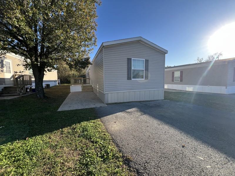 213 Peach St - Photo 2 of 11