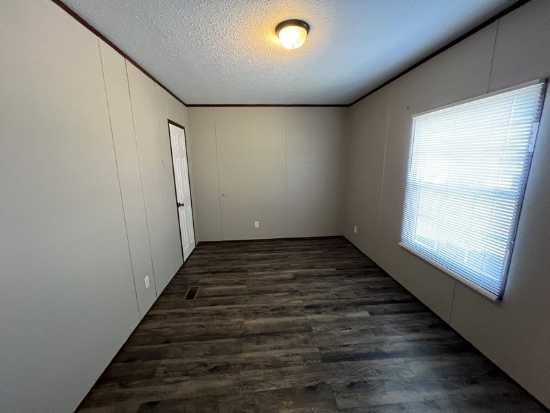 213 Peach St - Photo 3 of 11