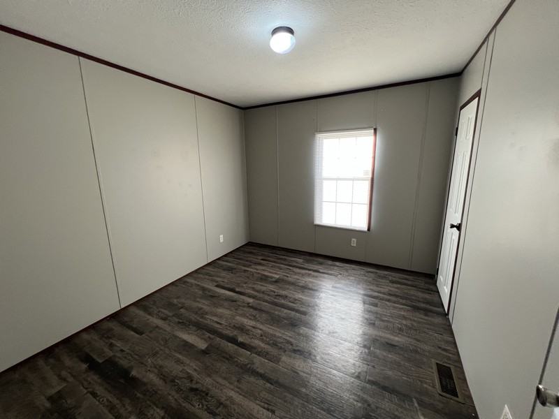 213 Peach St - Photo 6 of 11