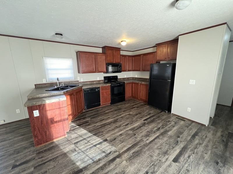 213 Peach St - Photo 7 of 11