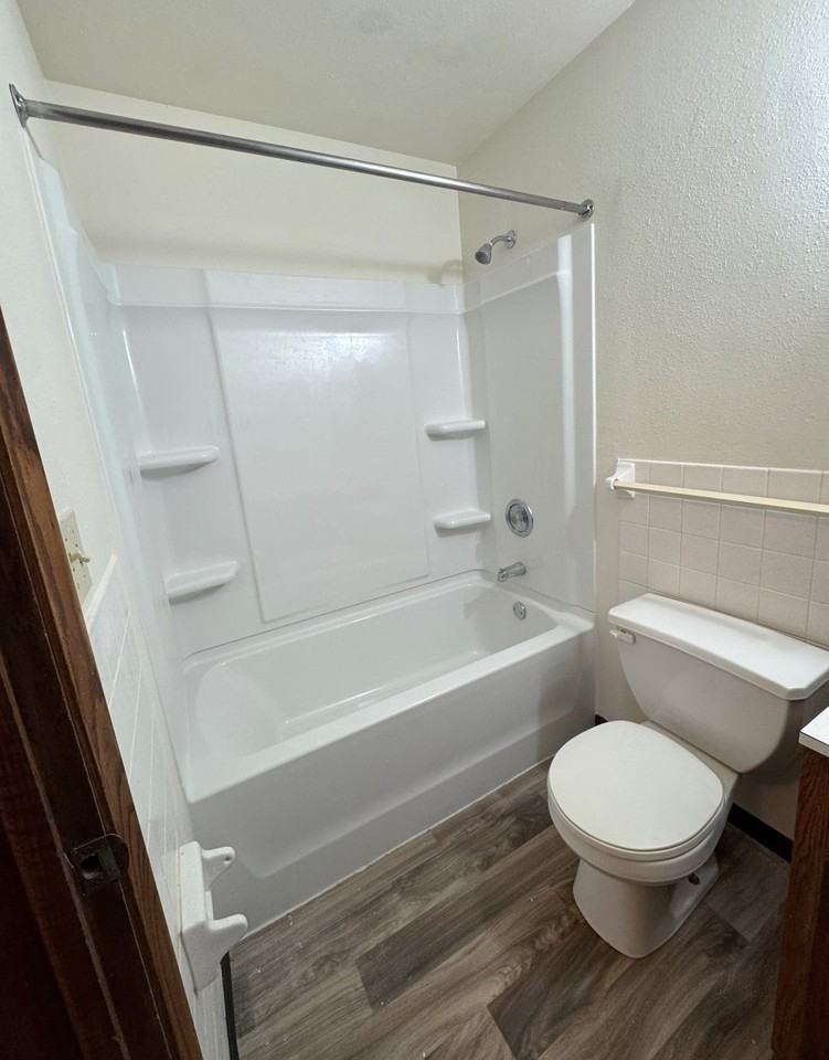 906 8th St S #5 - Photo 6 of 7