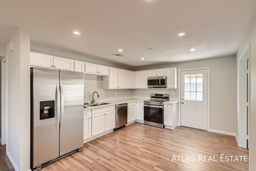 3429 E Blanche Dr - Photo 4 of 15