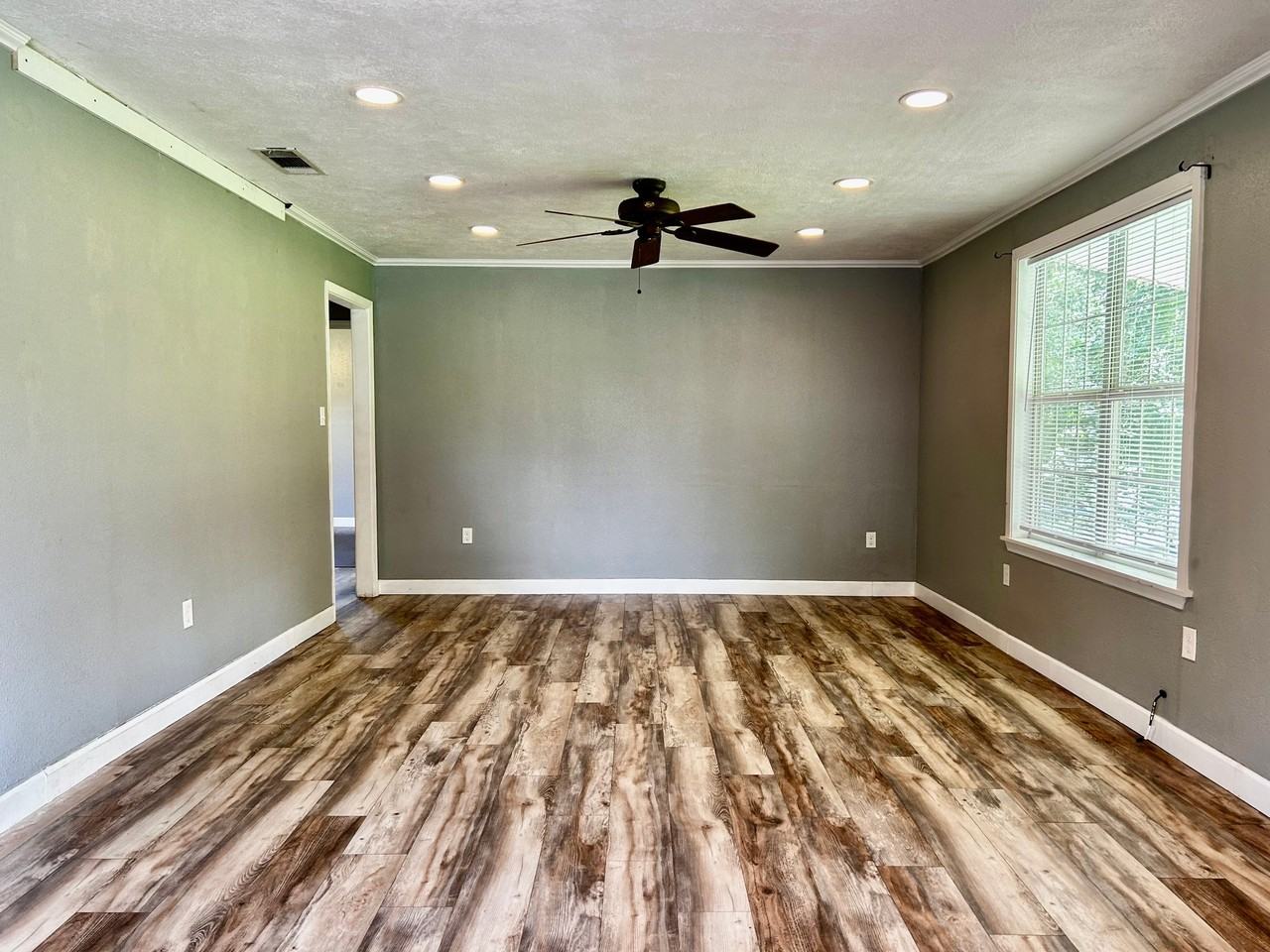 1761 Bass Rd - Photo 5 of 20