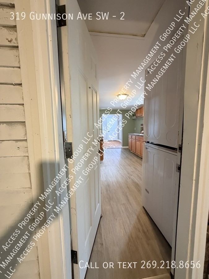 319 Gunnison Ave Sw #2 - Photo 4 of 22