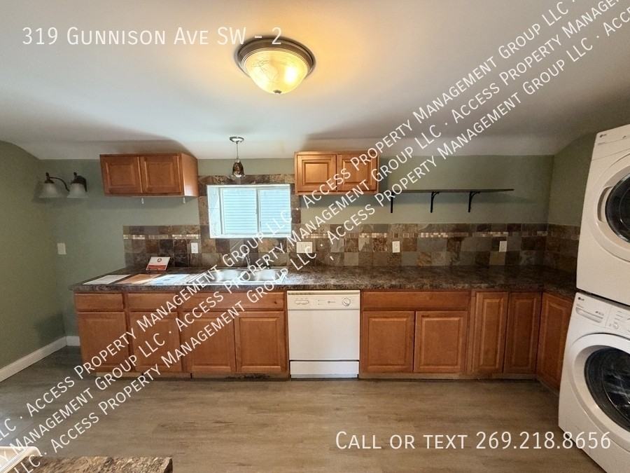 319 Gunnison Ave Sw #2 - Photo 6 of 22