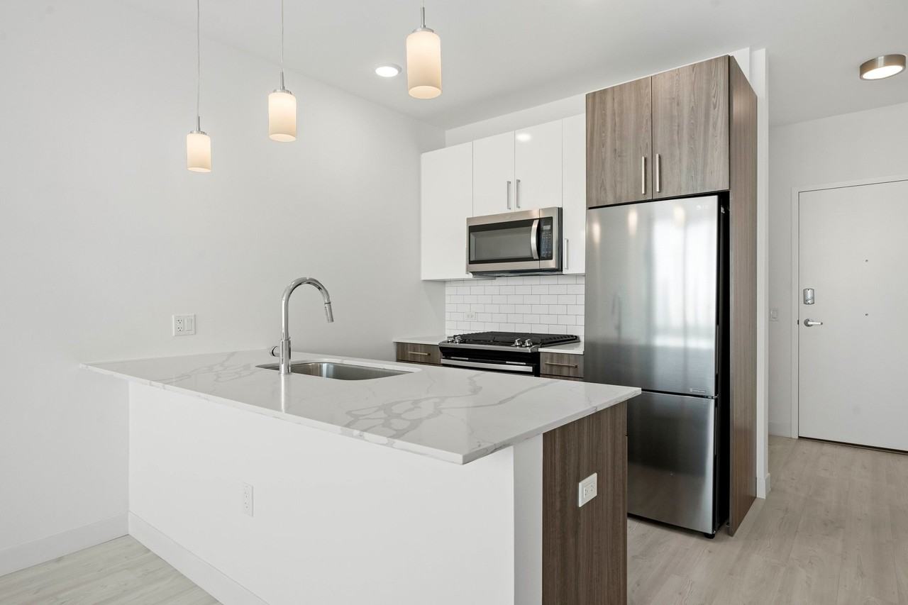 824 S Michigan Ave - Photo 2 of 10