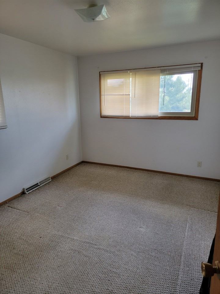 9626 W Silver Spring Dr #4 - Photo 5 of 6