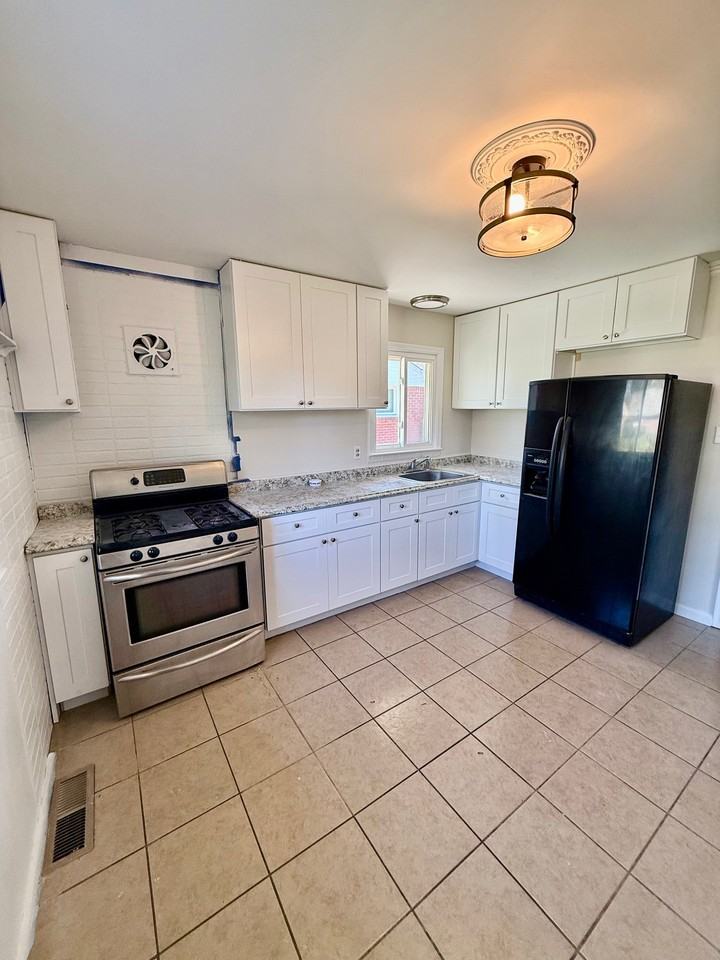 18552 Hamann St - Photo 3 of 11