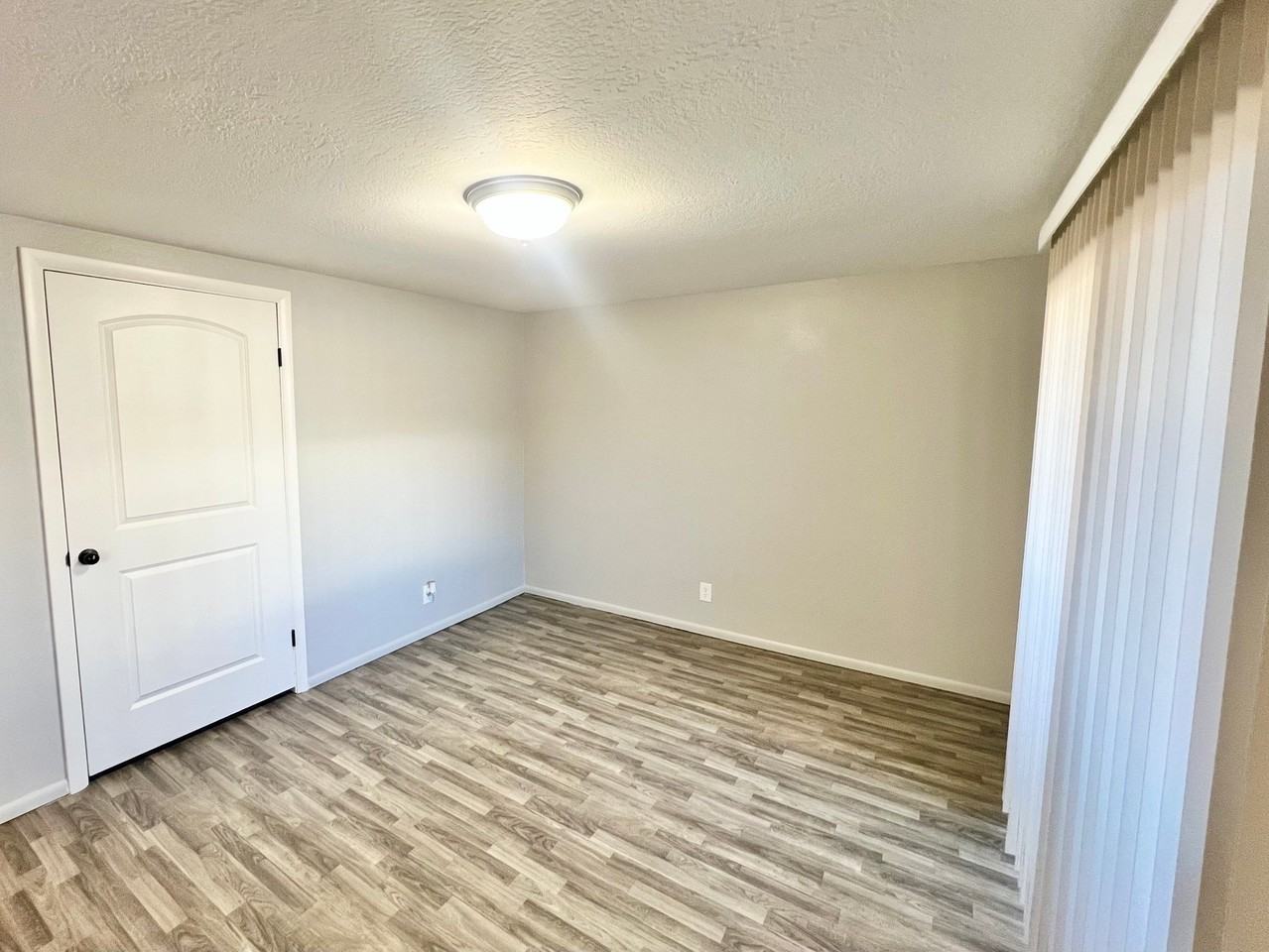 2211 Ne #3 - Photo 2 of 5