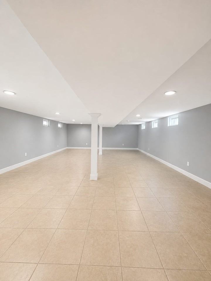 427 Monroe St - Photo 2 of 8