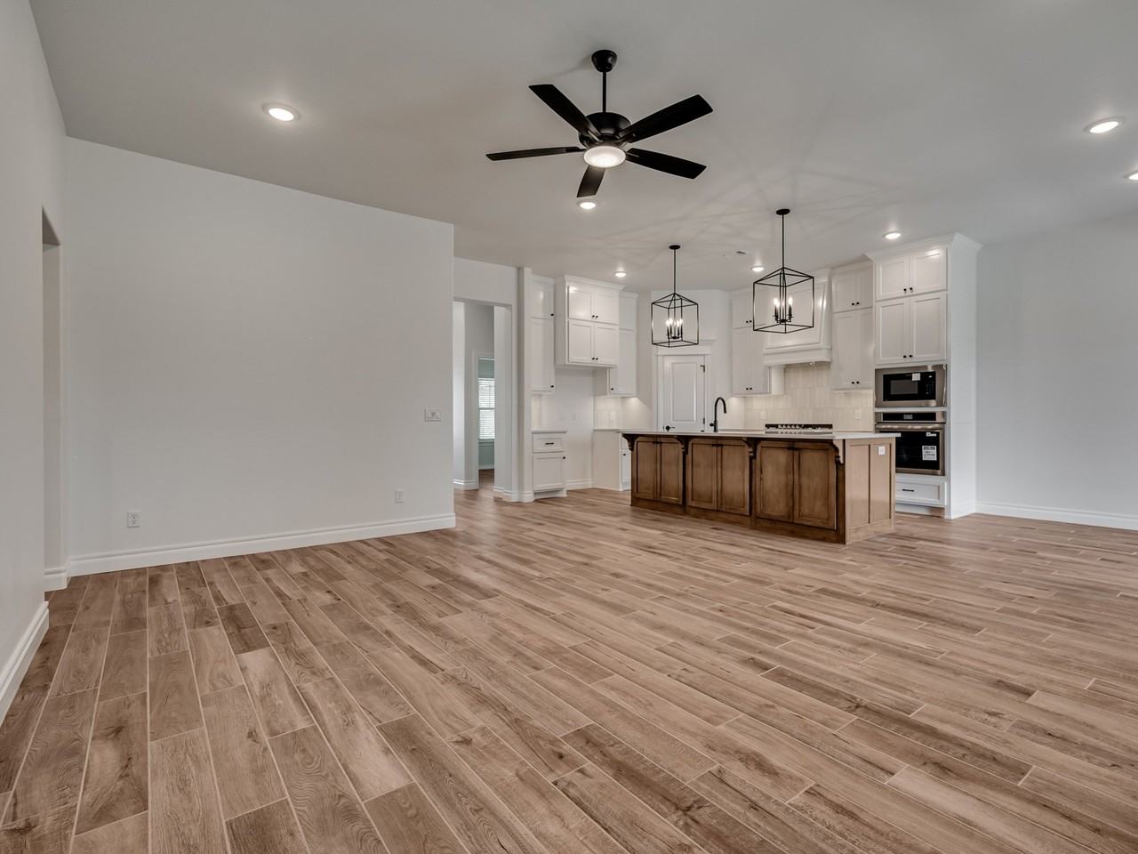 3241 Mangrove Rd - Photo 2 of 20