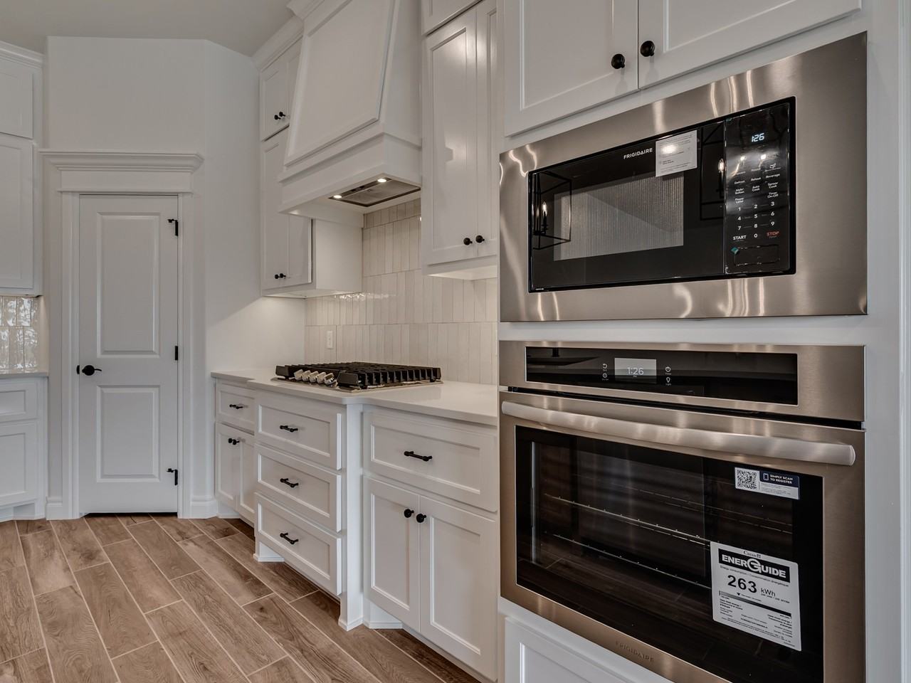 3241 Mangrove Rd - Photo 3 of 20