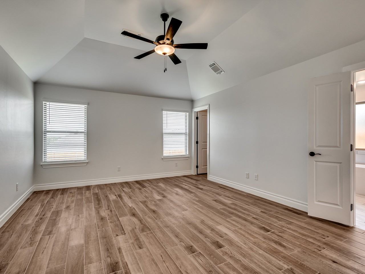 3241 Mangrove Rd - Photo 7 of 20