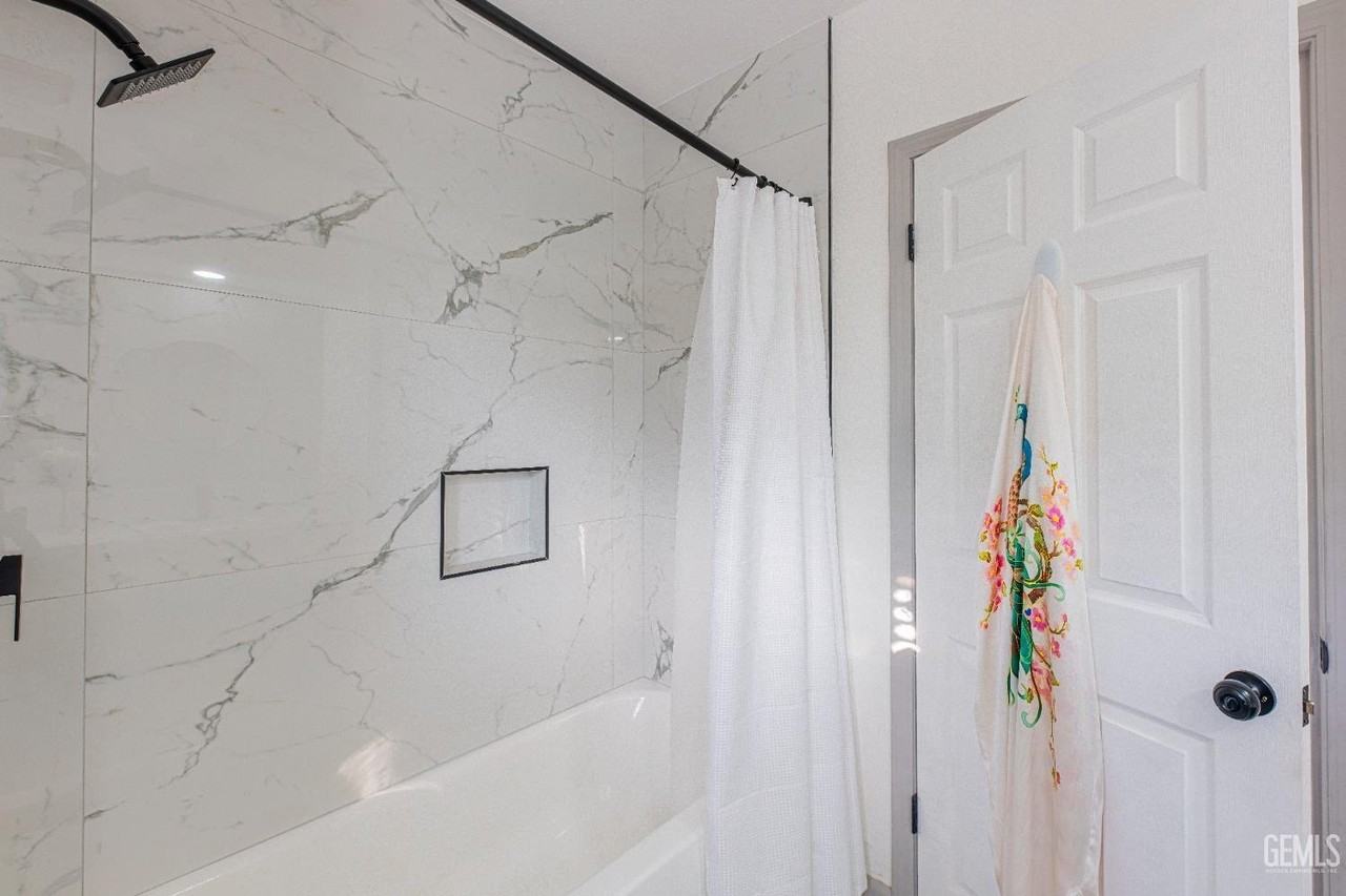 2709 California Ave #A - Photo 6 of 15