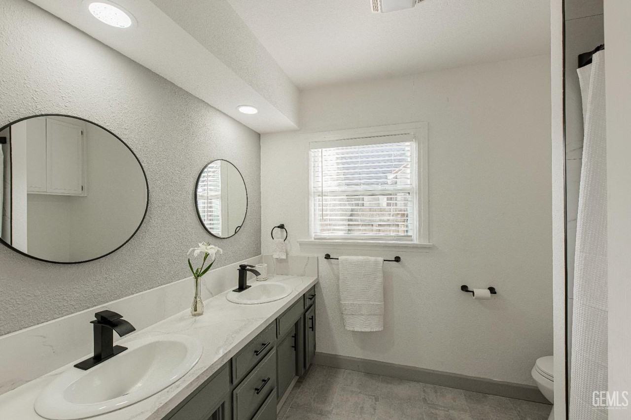 2709 California Ave #A - Photo 7 of 15