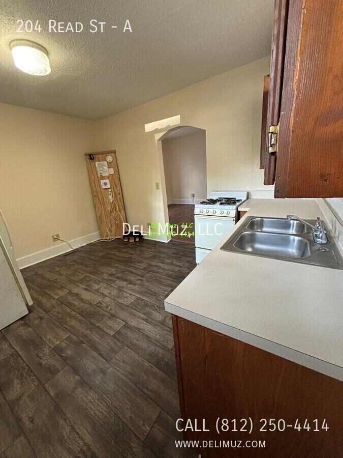204 Read St #A - Photo 2 of 16