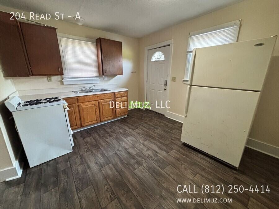204 Read St #A - Photo 3 of 16