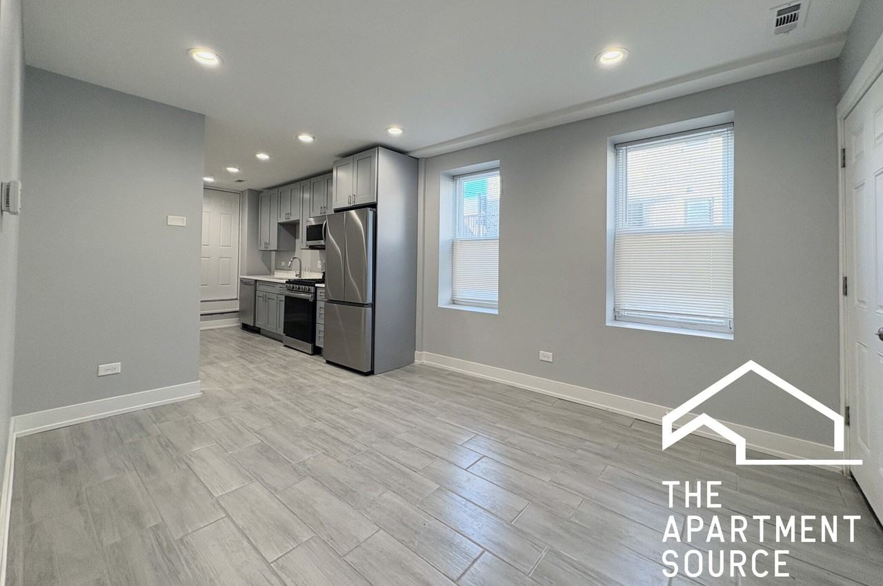 926 W 32nd Pl - Photo 4 of 20