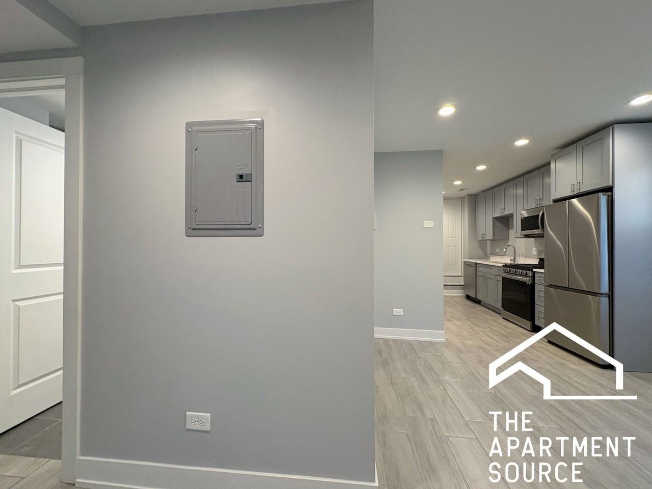 926 W 32nd Pl - Photo 5 of 20