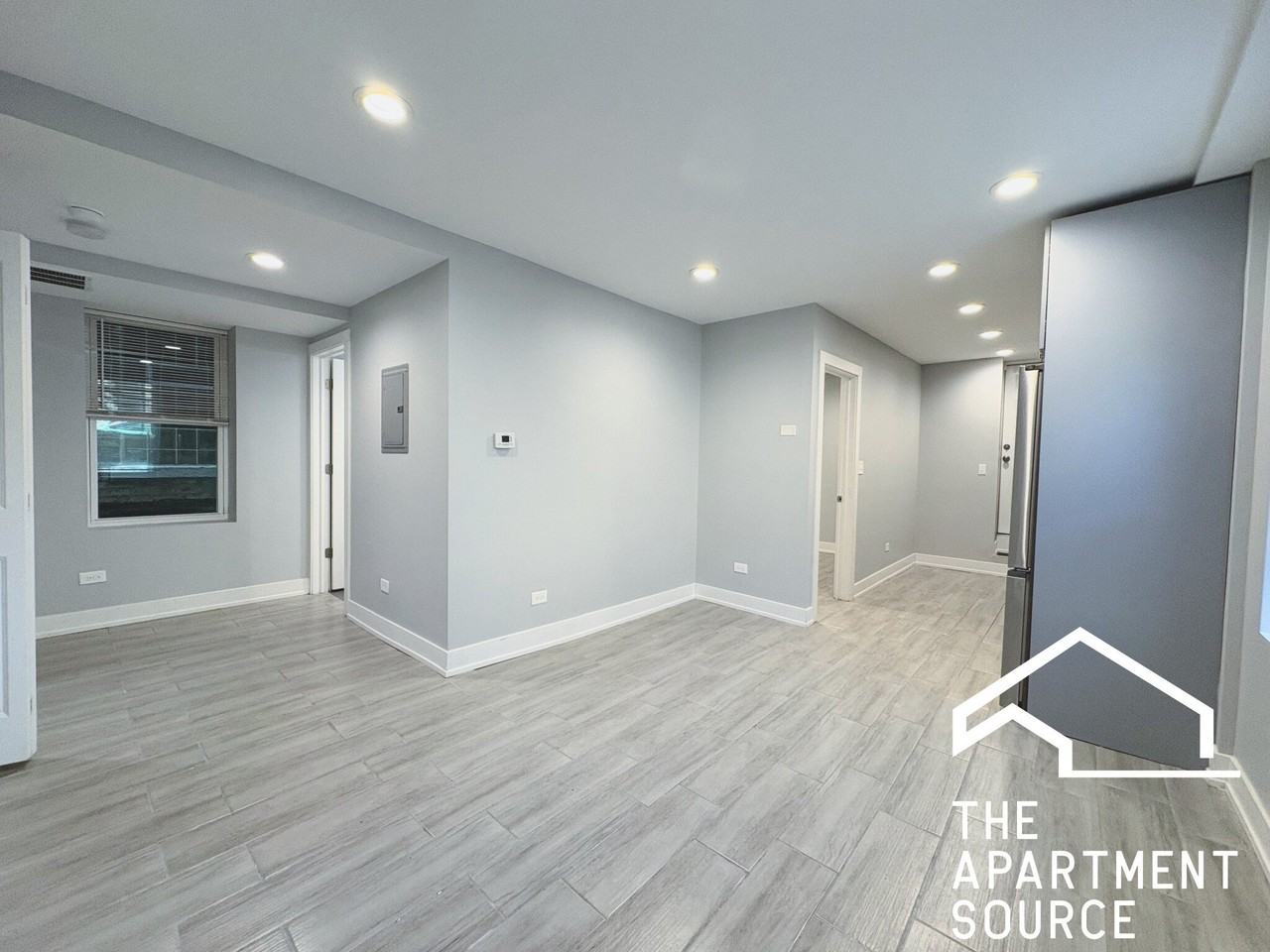 926 W 32nd Pl - Photo 6 of 20