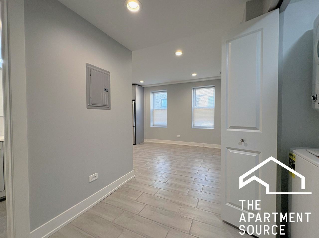 926 W 32nd Pl - Photo 7 of 20