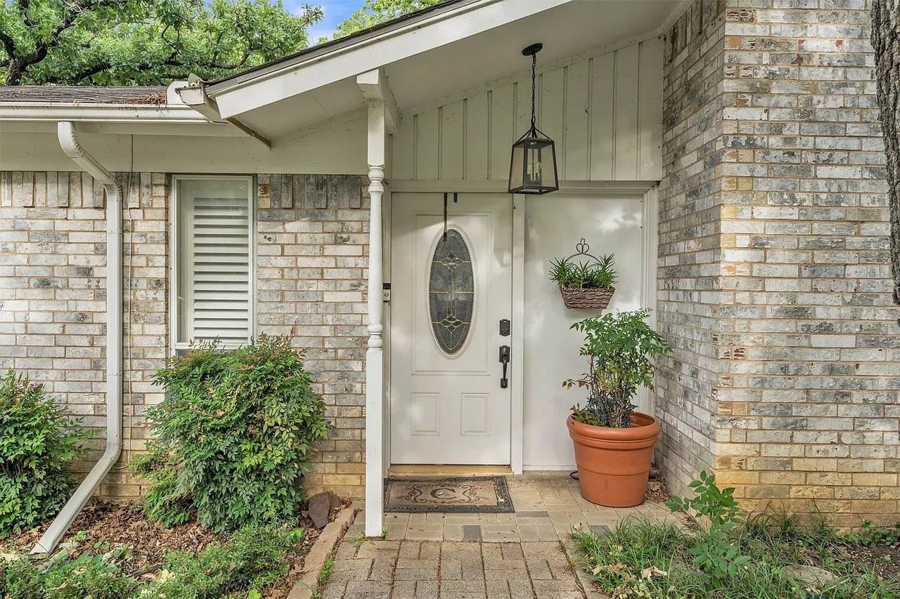 2908 Nancy Cir - Photo 2 of 13