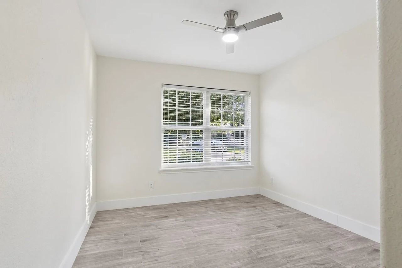 17910 Royal Gate Ln - Photo 4 of 20