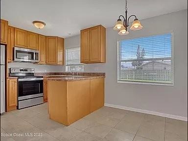 565 Grant Ave - Photo 3 of 7