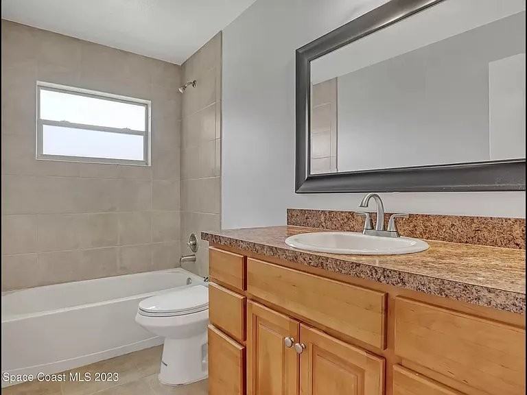 565 Grant Ave - Photo 4 of 7