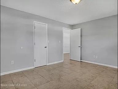 565 Grant Ave - Photo 6 of 7