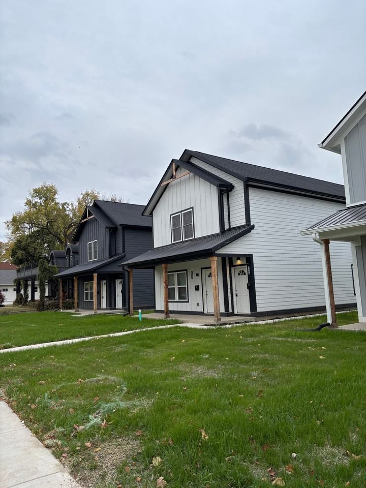1406 Marlowe Ave #1 - Photo 2 of 12