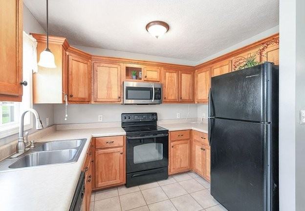 15 Eric Ln W - Photo 4 of 17