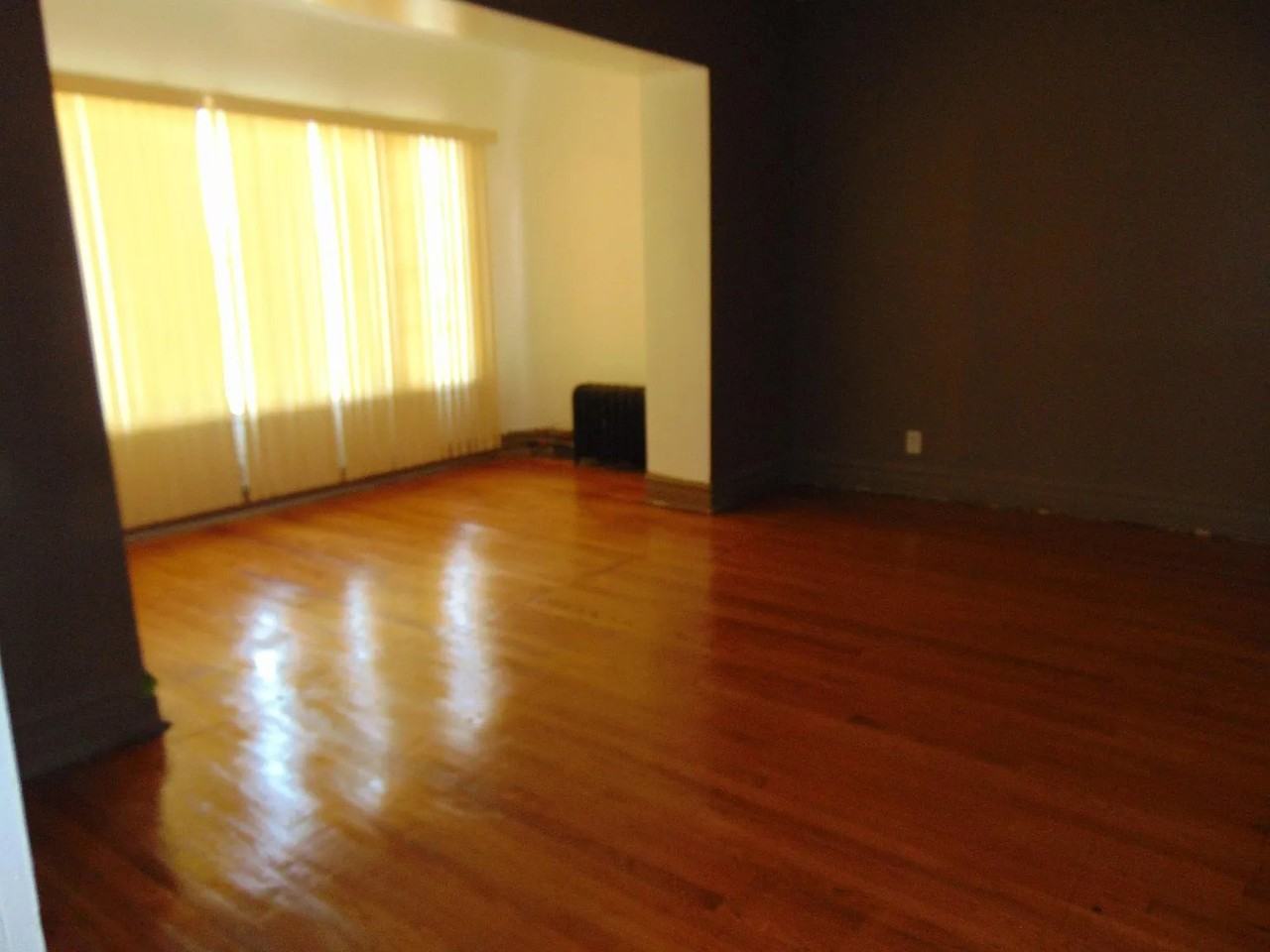 7637 S Eberhart Ave - Photo 4 of 10