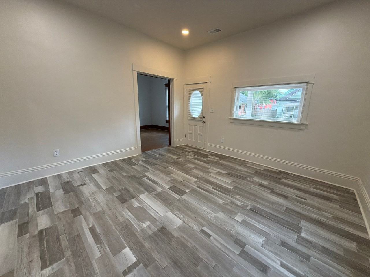 511 E 9th St - Photo 2 of 19