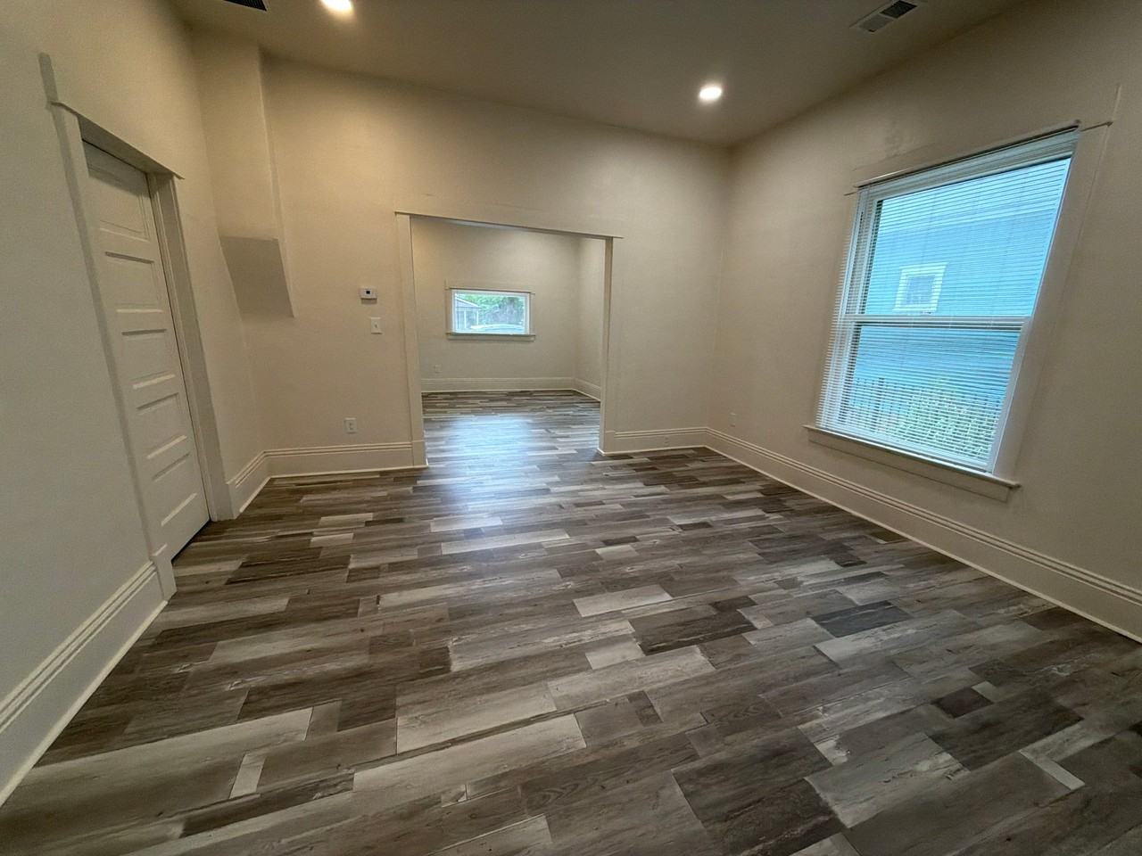 511 E 9th St - Photo 4 of 19