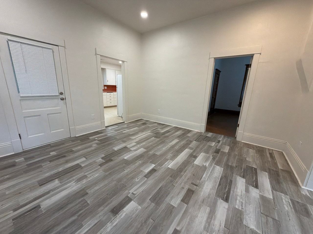 511 E 9th St - Photo 7 of 19